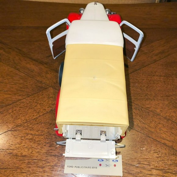 Solido Ford V8 Pick Up 1936 Beck’s Red & White Model Truck 1/19 Scale - Picture 5 of 7